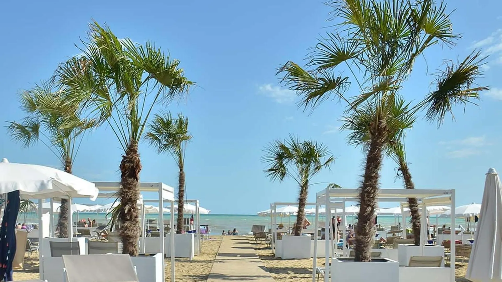 Bright White Flat In The Heart Of Bibione Apartment