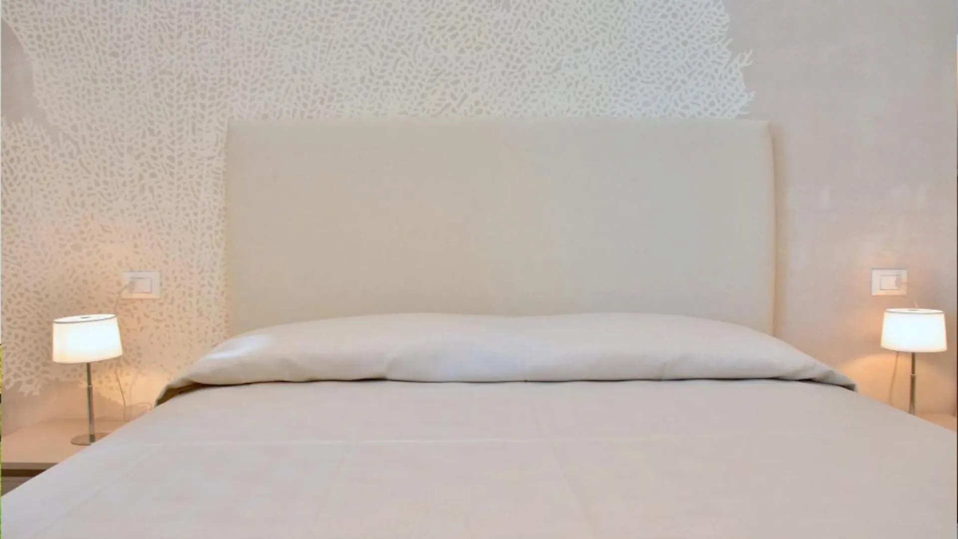 Bright White Flat In The Heart Of Bibione Apartment 0*,