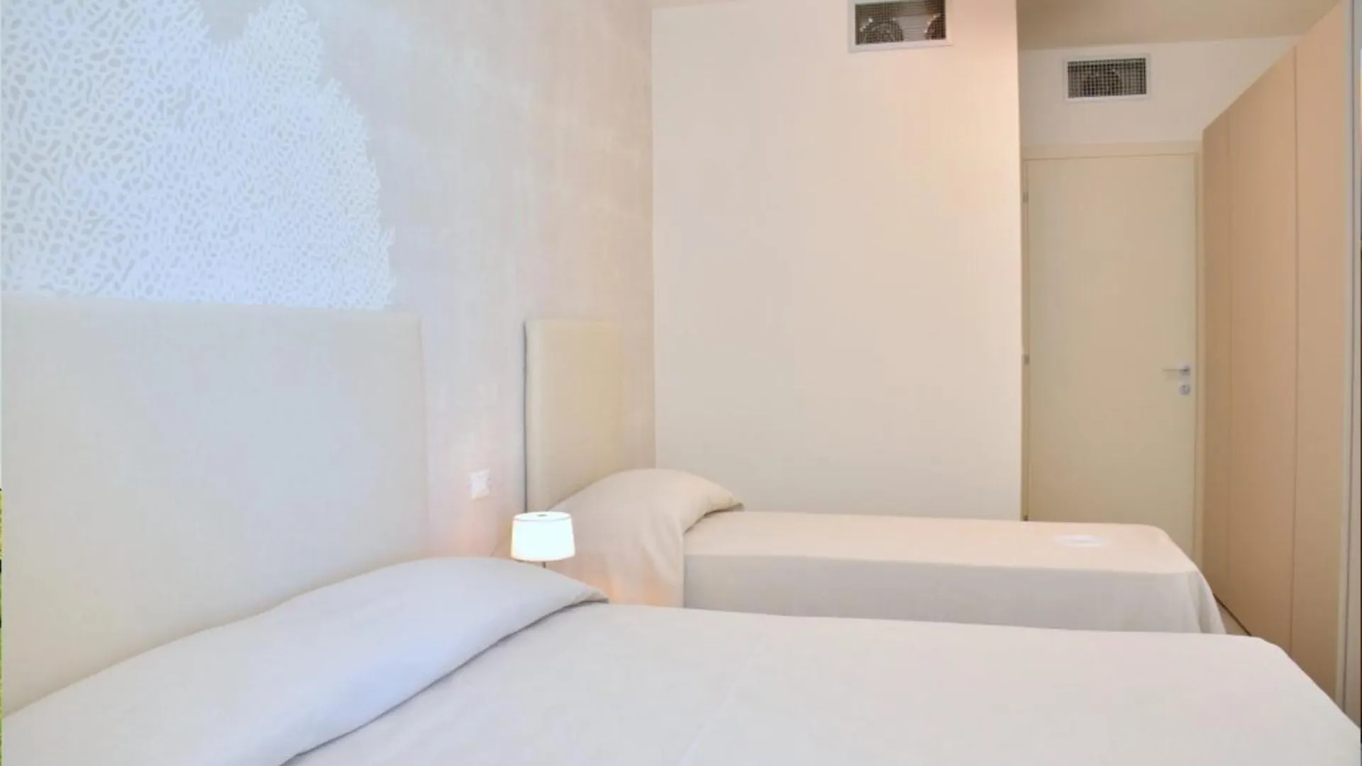 Bright White Flat In The Heart Of Bibione Apartment