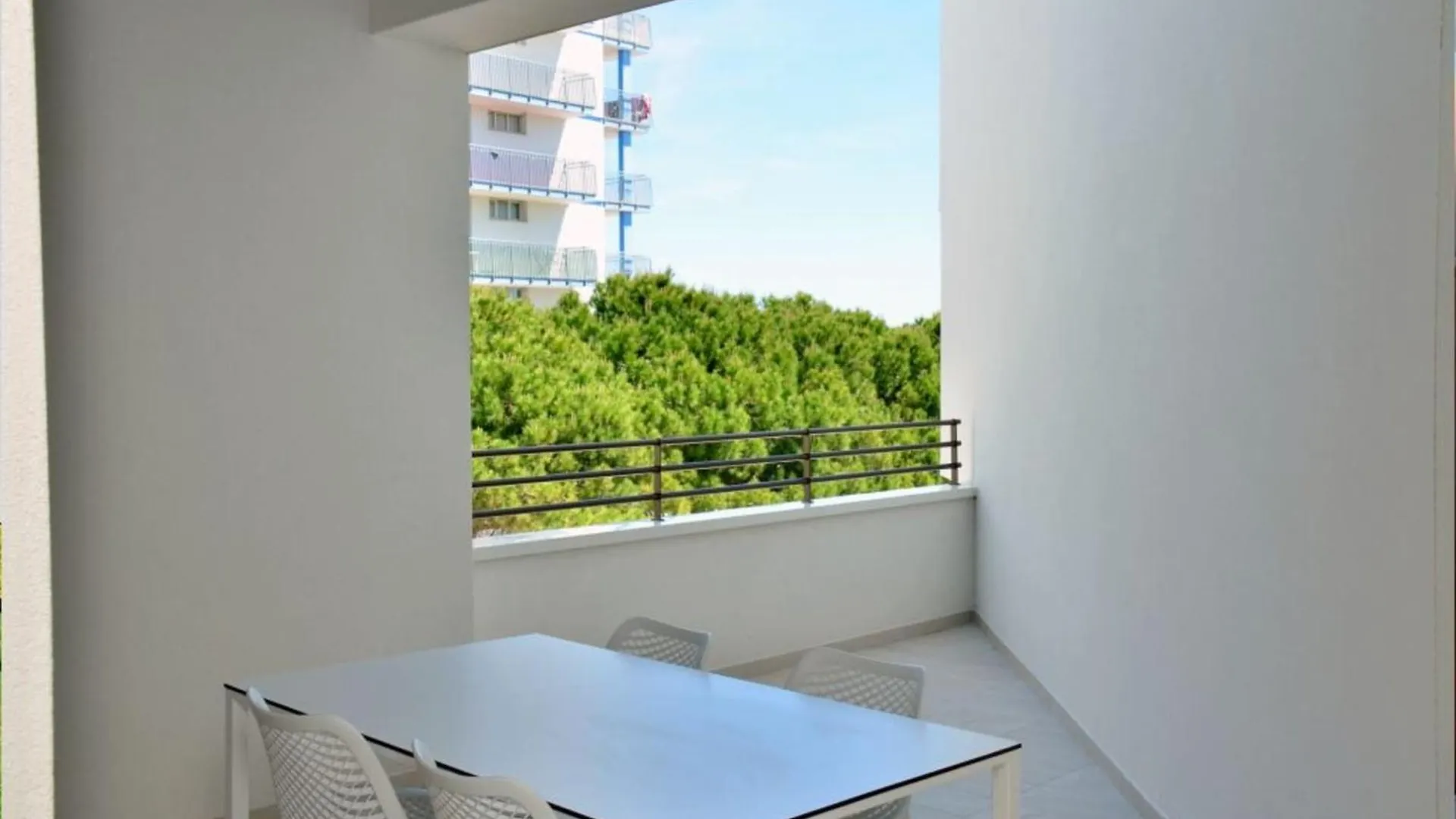 Bright White Flat In The Heart Of Bibione Apartment